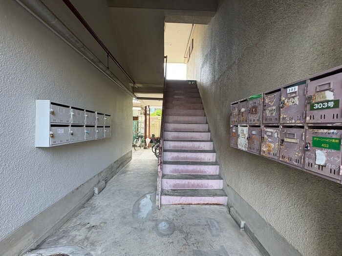 物件外観写真2　(エントランス部分)