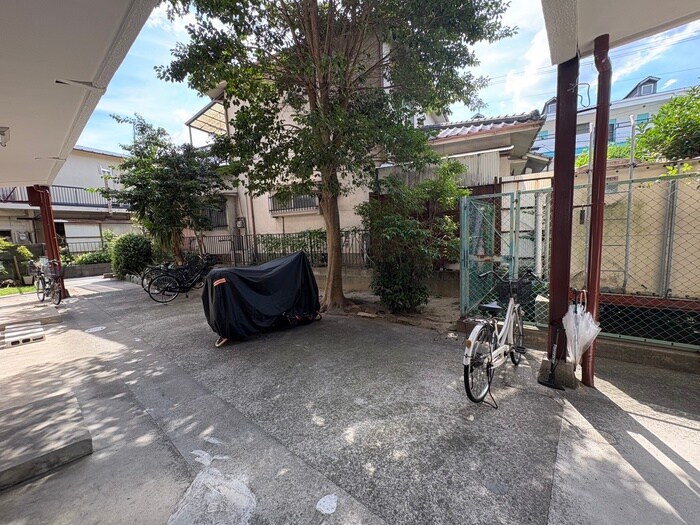 物件外観写真3　(駐輪場)