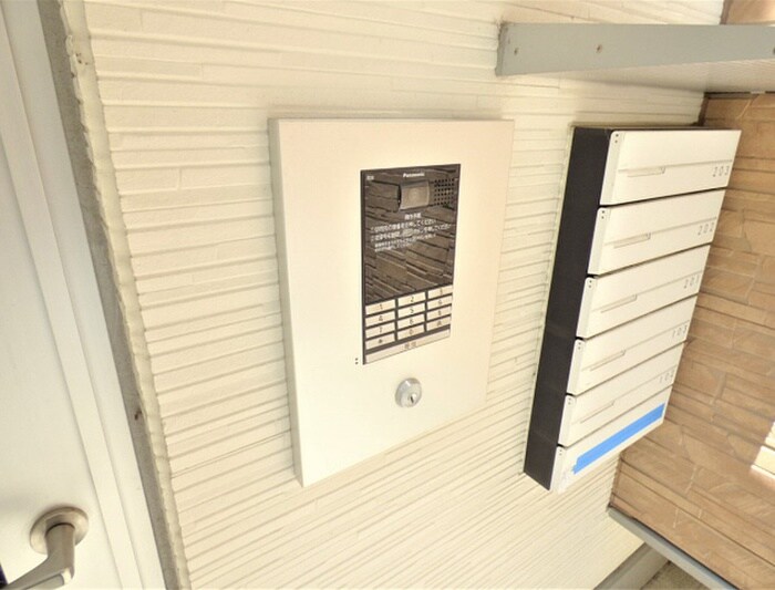 物件外観写真5　(エントランス部分)