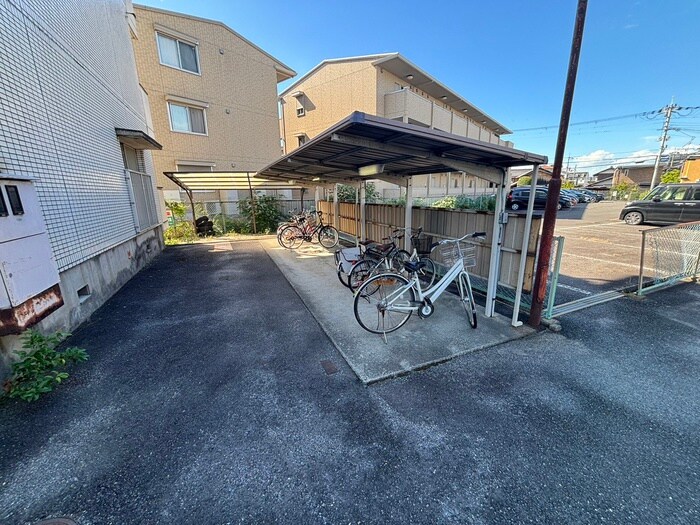 物件外観写真3　(駐輪場)
