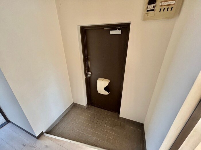 物件内観写真16　(玄関)