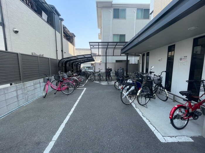 物件外観写真4　(駐輪場)