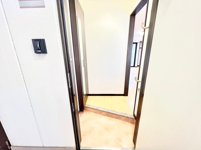 物件内観写真17　(玄関)