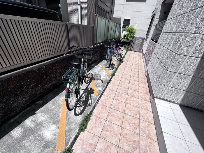 物件外観写真3　(駐輪場)