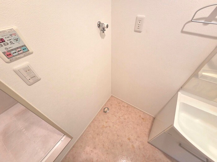 物件内観写真10　(洗濯機置場)