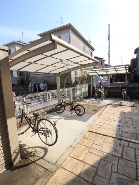 物件外観写真4　(駐輪場)