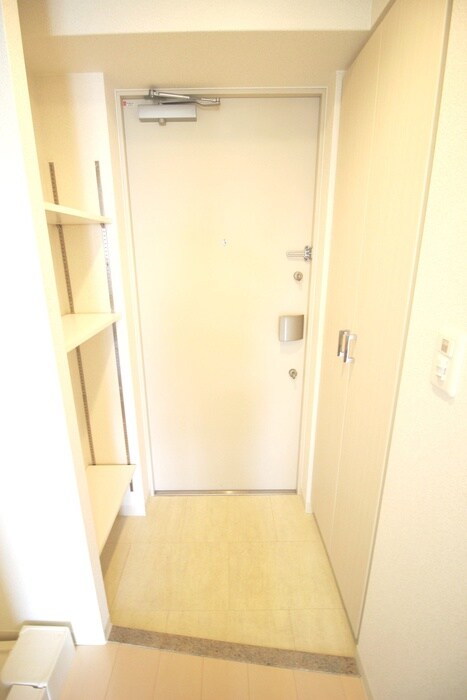 物件内観写真16　(玄関)