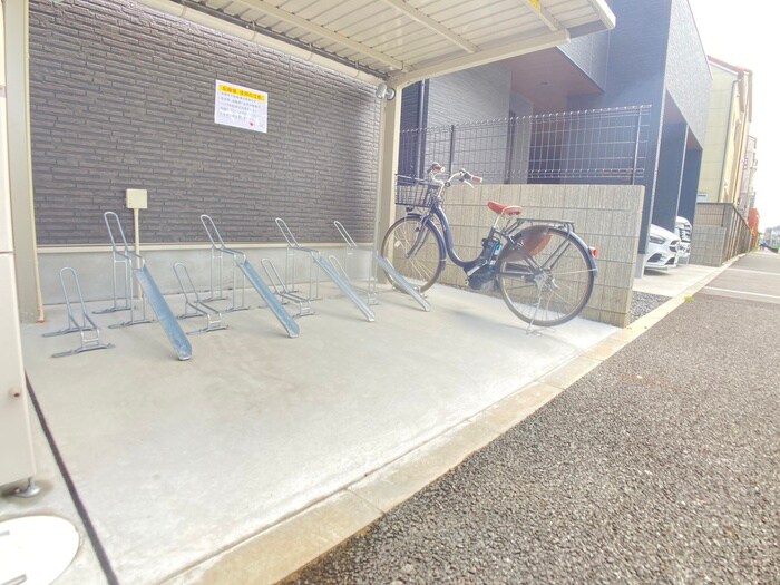 物件外観写真3　(駐輪場)
