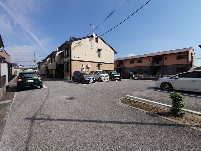 物件外観写真4　(駐車場)