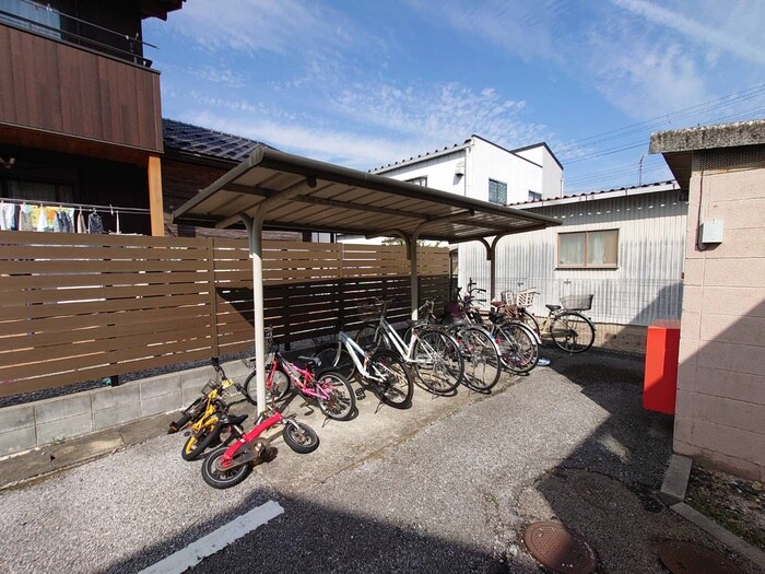 物件外観写真5　(駐輪場)