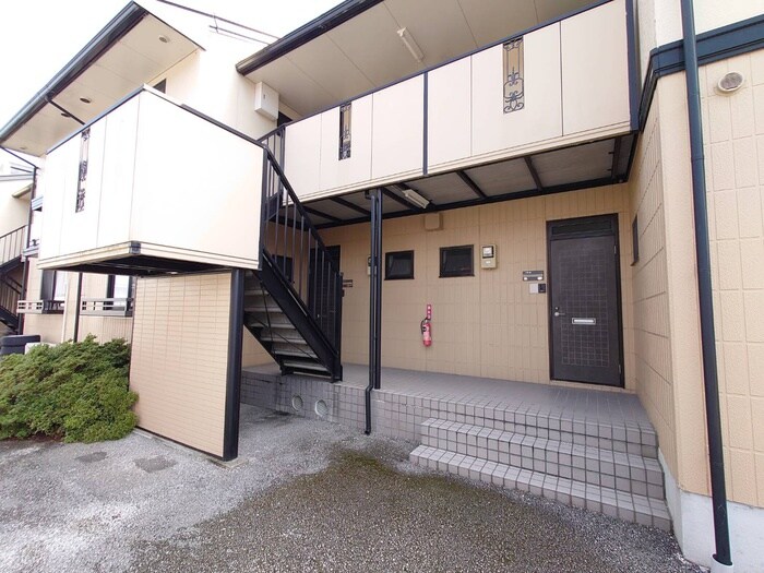 物件外観写真6　(エントランス部分)