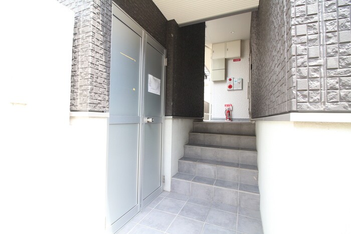 物件外観写真6　(エントランス部分)