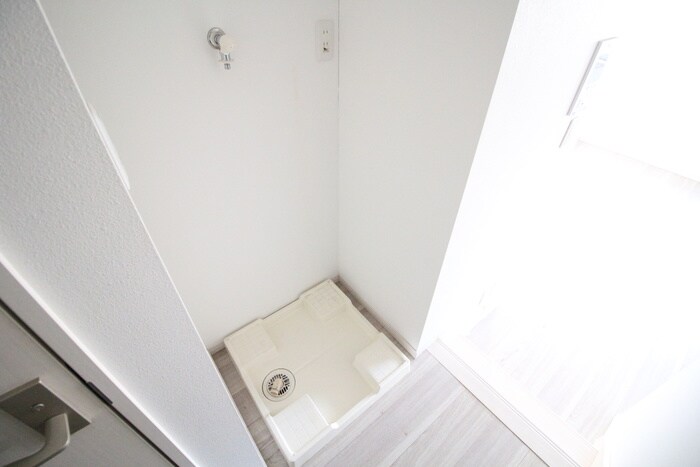 物件内観写真11　(洗濯機置場)