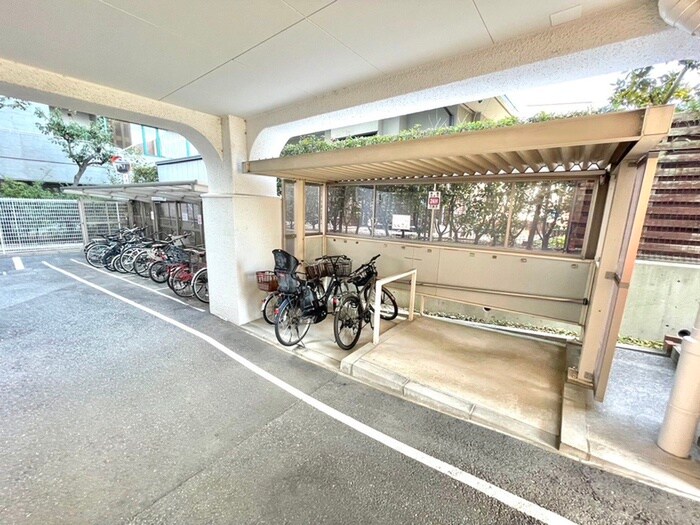 物件外観写真5　(駐輪場)