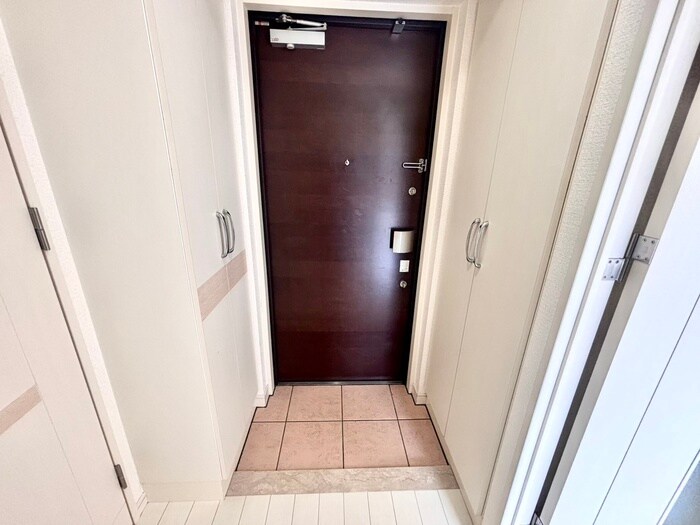 物件内観写真12　(玄関)