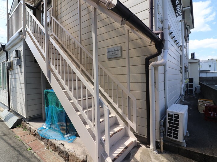 物件外観写真4　(エントランス部分)