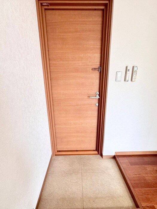 物件内観写真17　(玄関)