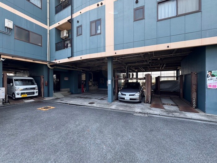 物件外観写真4　(駐車場)