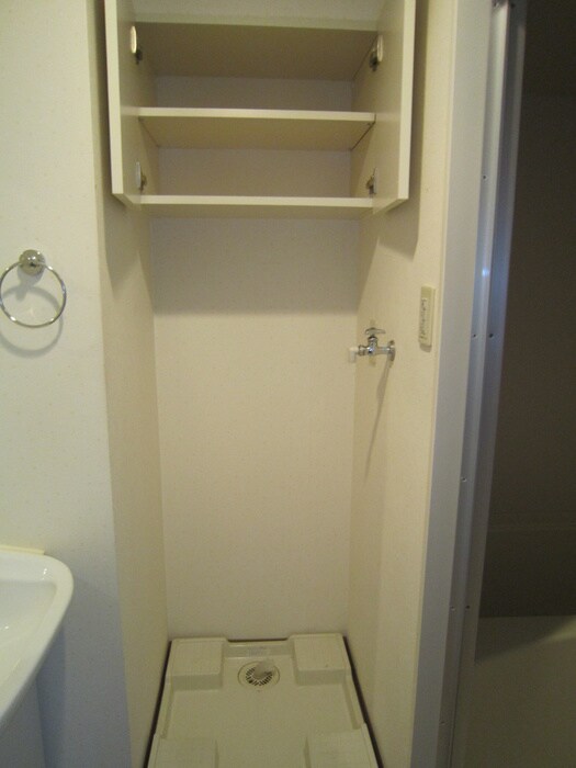 物件内観写真10　(洗濯機置場)