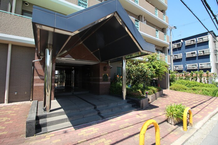 物件外観写真3　(エントランス部分)