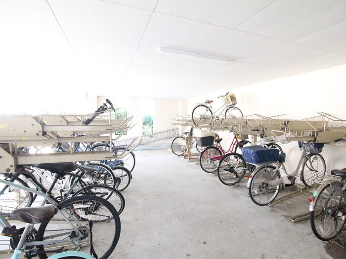 物件外観写真5　(駐輪場)