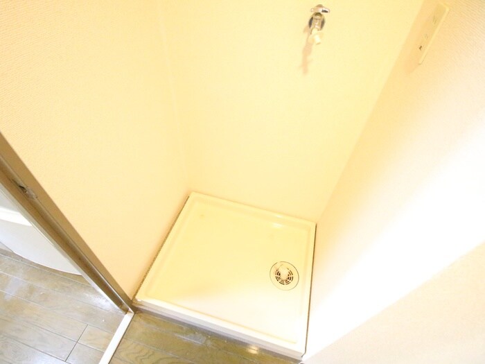 物件内観写真18　(洗濯機置場)