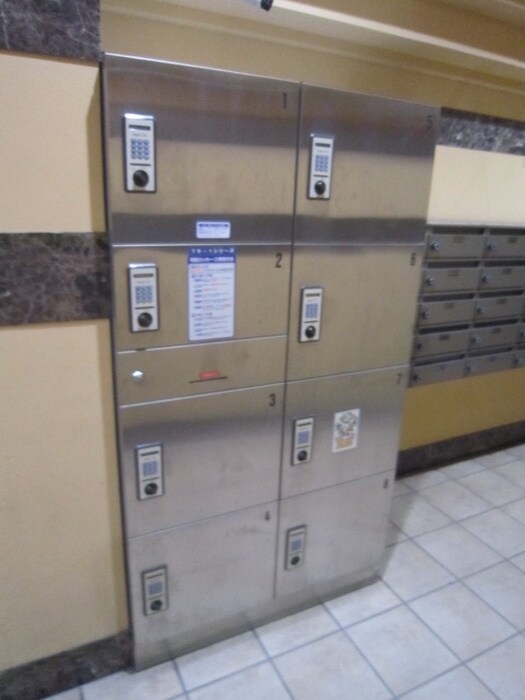 物件外観写真4　(エントランス部分)