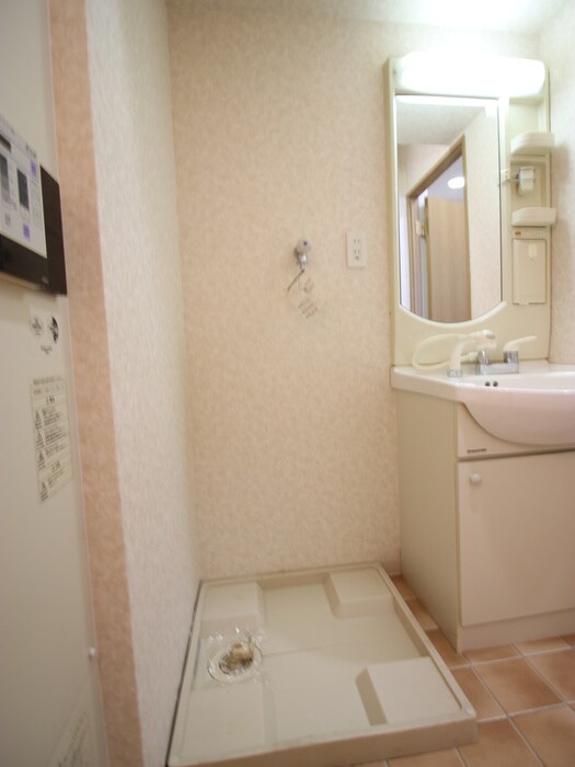 物件内観写真11　(洗濯機置場)