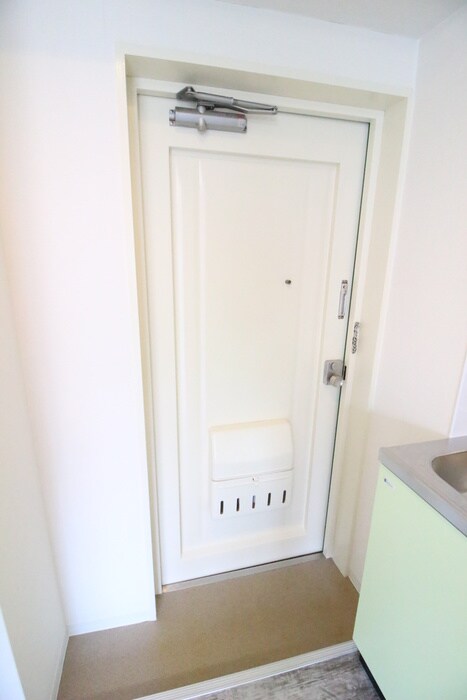 物件内観写真12　(玄関)