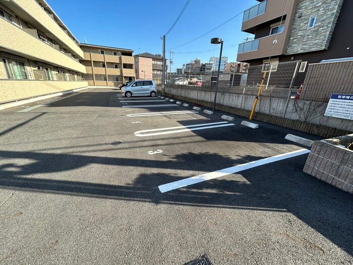 物件外観写真2　(駐車場)