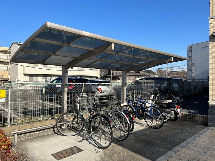 物件外観写真3　(駐輪場)