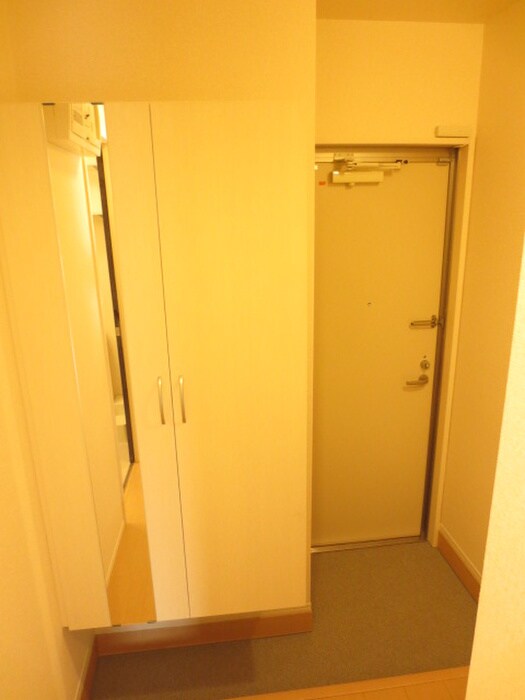 物件内観写真16　(玄関)