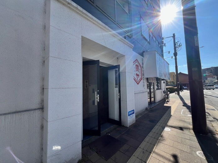 物件外観写真5　(エントランス部分)