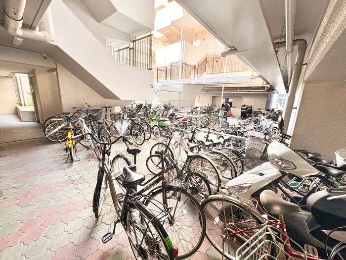 物件外観写真6　(駐輪場)