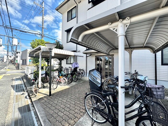 物件外観写真2　(駐輪場)