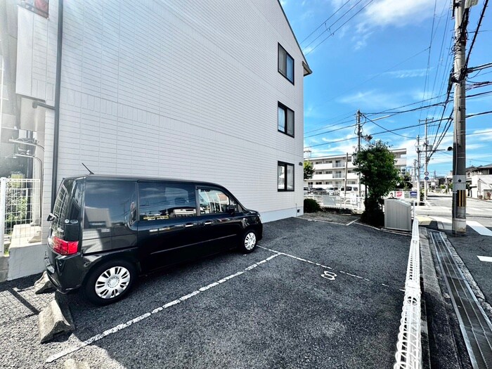 物件外観写真5　(駐車場)