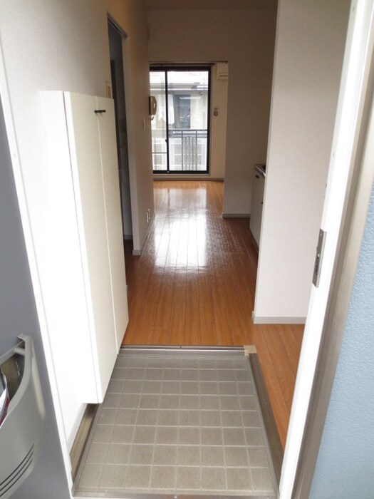 物件内観写真2　(玄関)