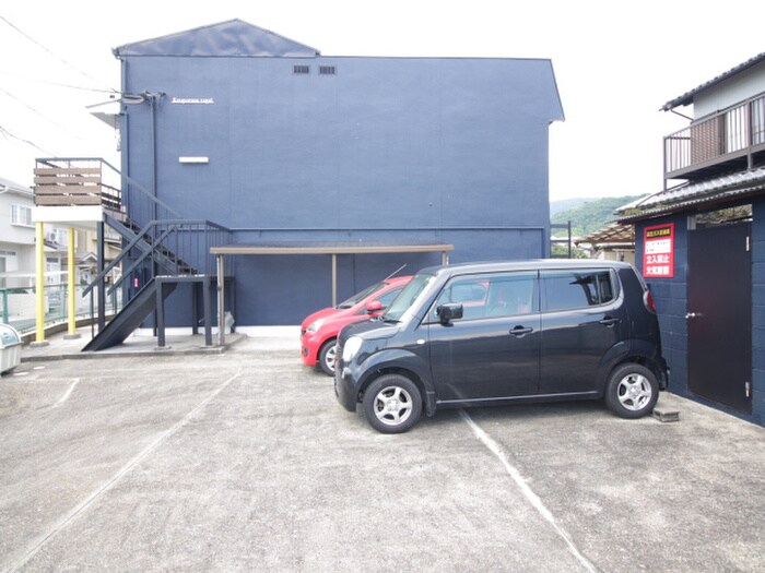 物件外観写真2　(駐車場)