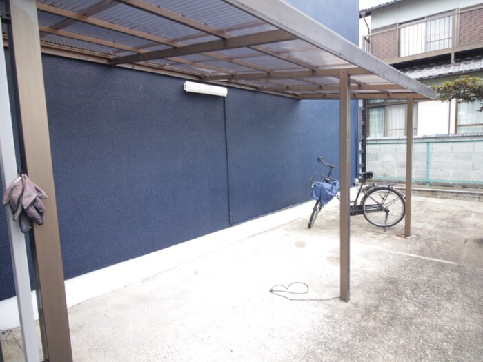 物件外観写真3　(駐輪場)