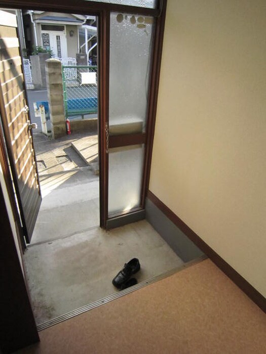 物件内観写真11　(玄関)