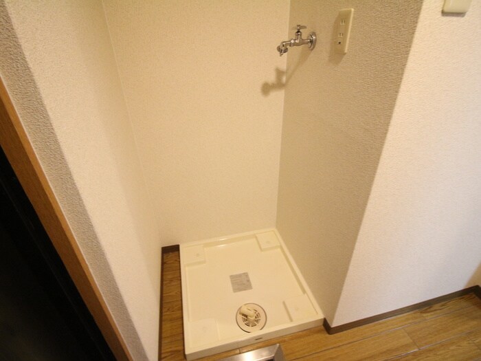 物件内観写真17　(洗濯機置場)