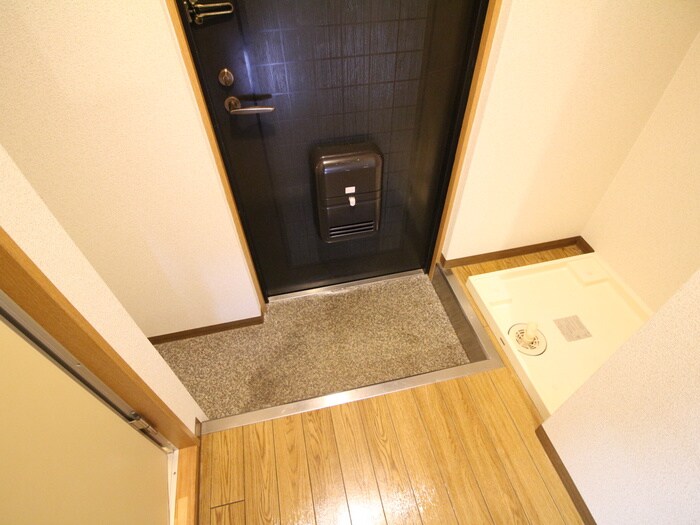 物件内観写真18　(玄関)