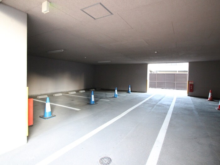 物件外観写真6　(駐車場)