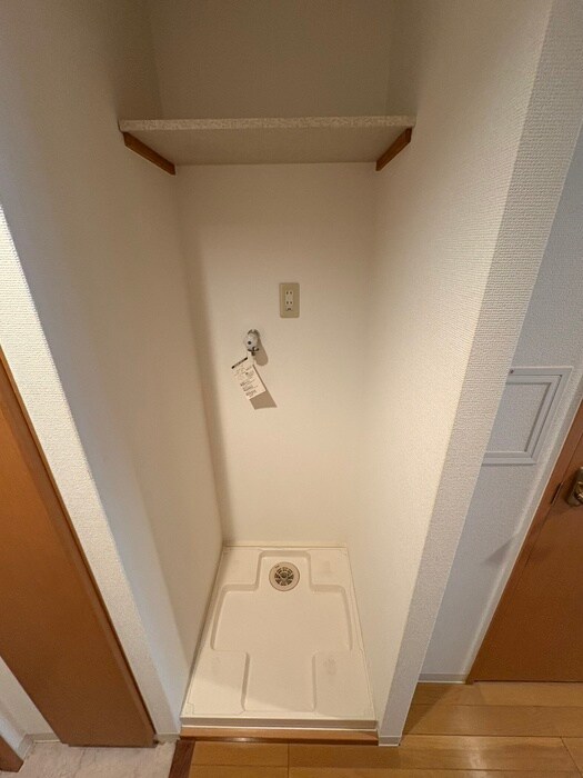 物件内観写真11　(洗濯機置場)