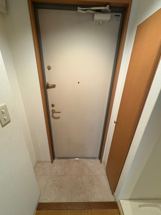 物件内観写真13　(玄関)