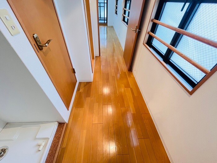 物件内観写真17　(廊下)