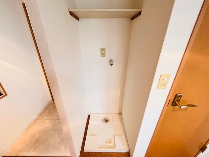 物件内観写真18　(洗濯機置場)
