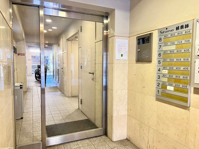 物件外観写真2　(エントランス部分)