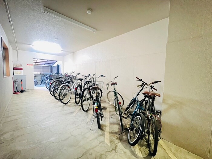 物件外観写真3　(駐輪場)
