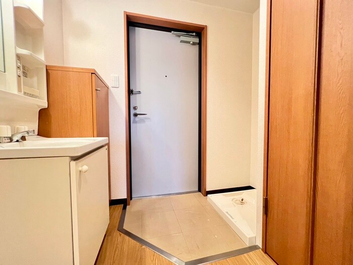 物件内観写真18　(玄関)